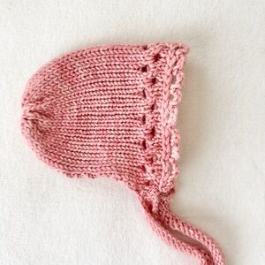 Knitted Baby Bonnet Handmade Knitted Newborn Baby Bonnet – Heather Red